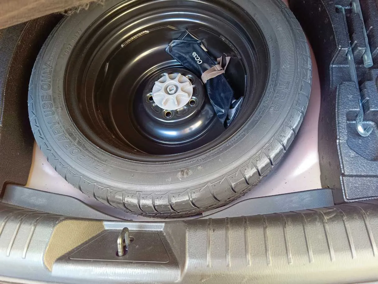 Car image 30