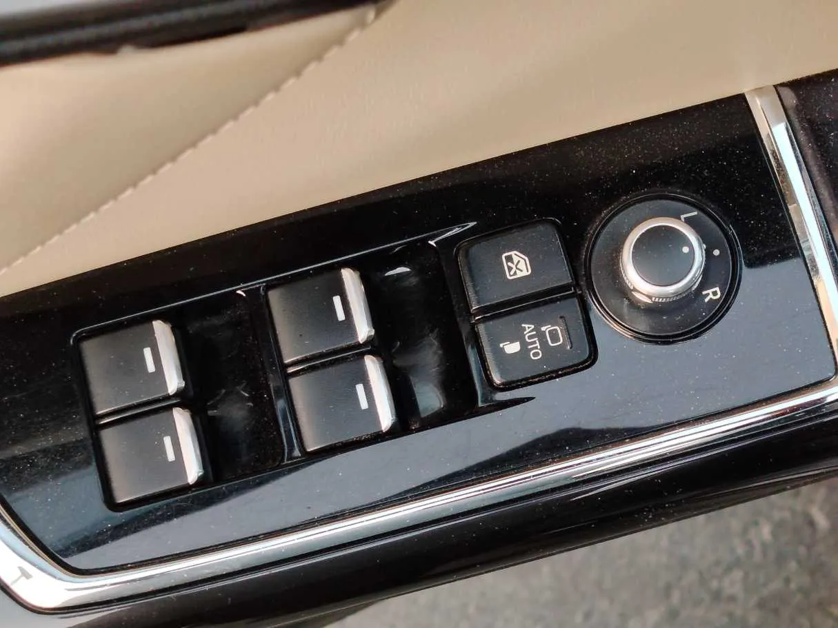 Car image 36