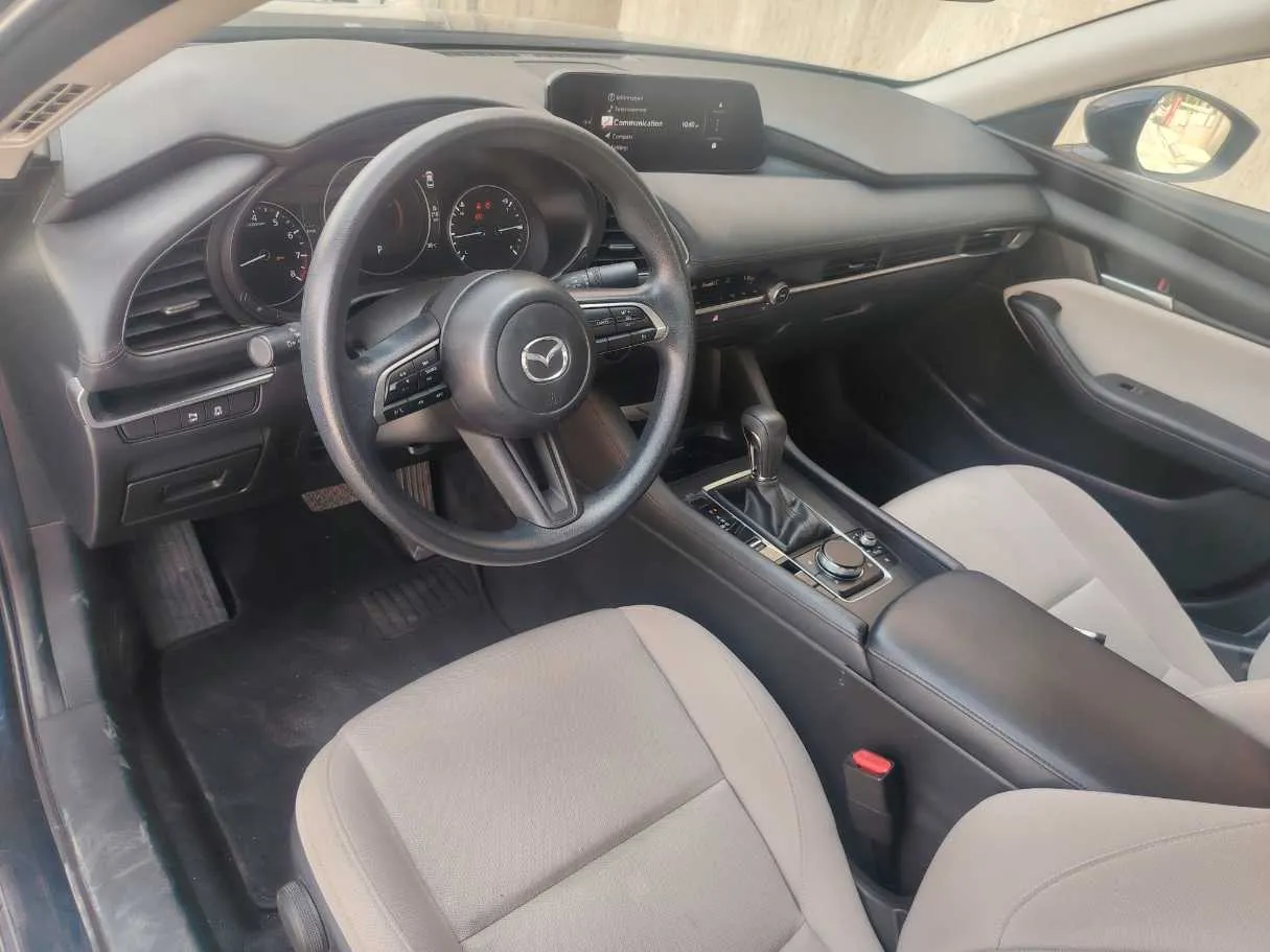 Car image 12