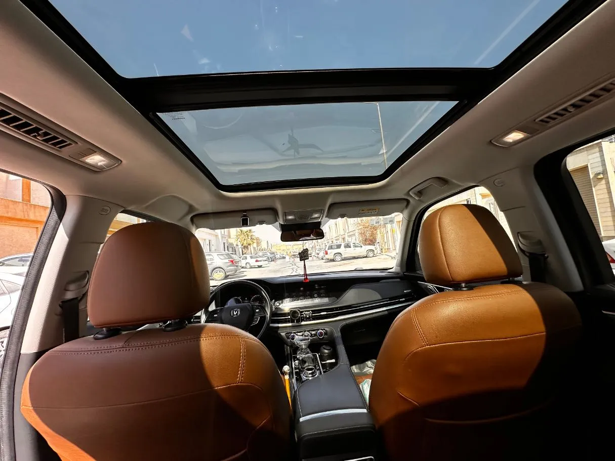 Car image 16