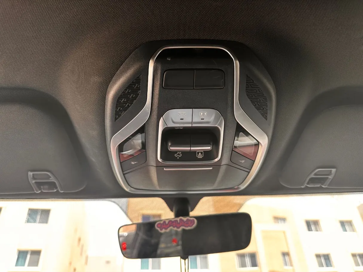 Car image 25