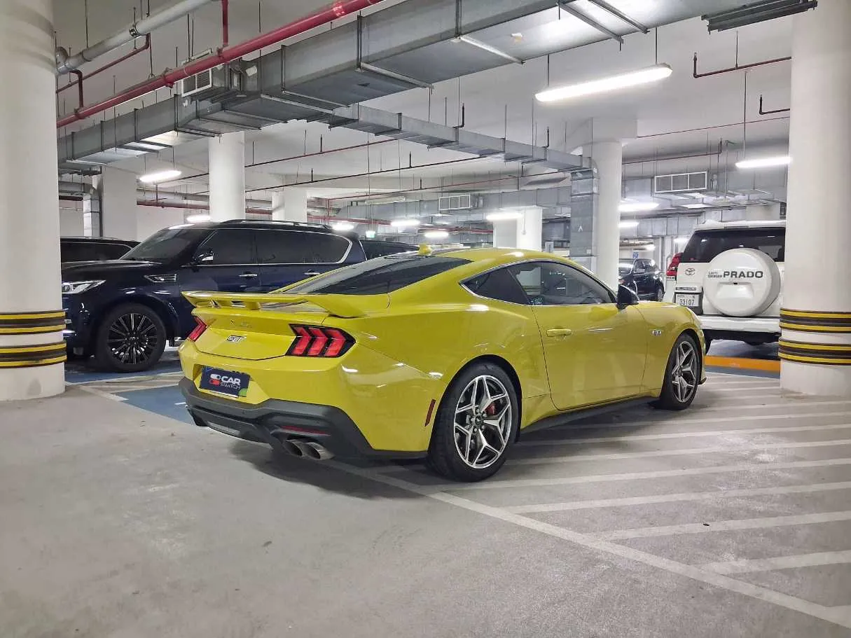 Car image 5