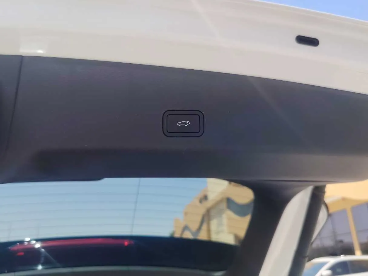 Car image 27