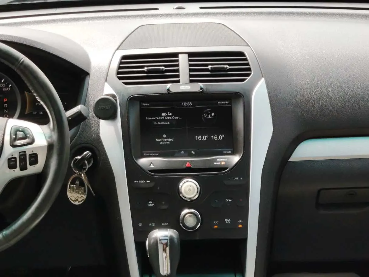 Car image 23