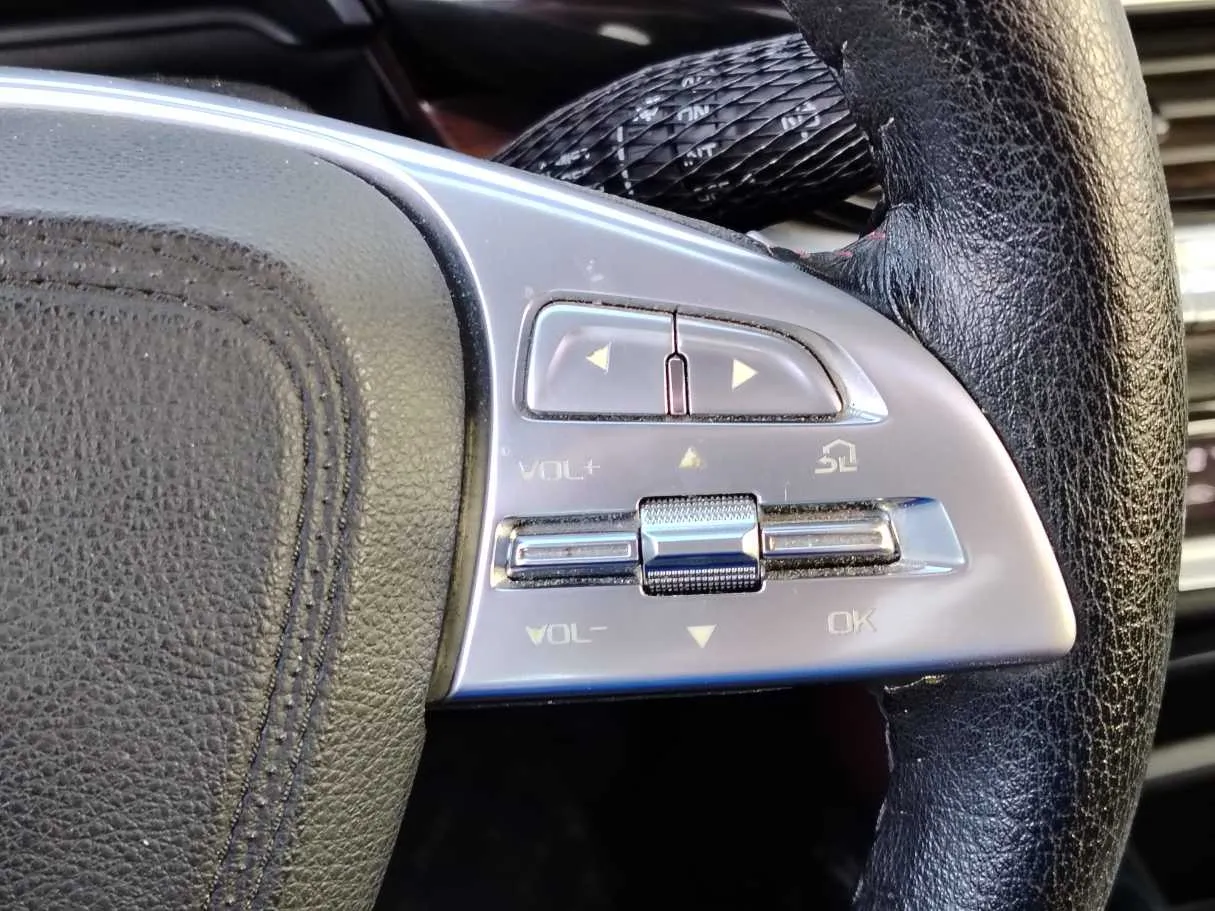 Car image 27