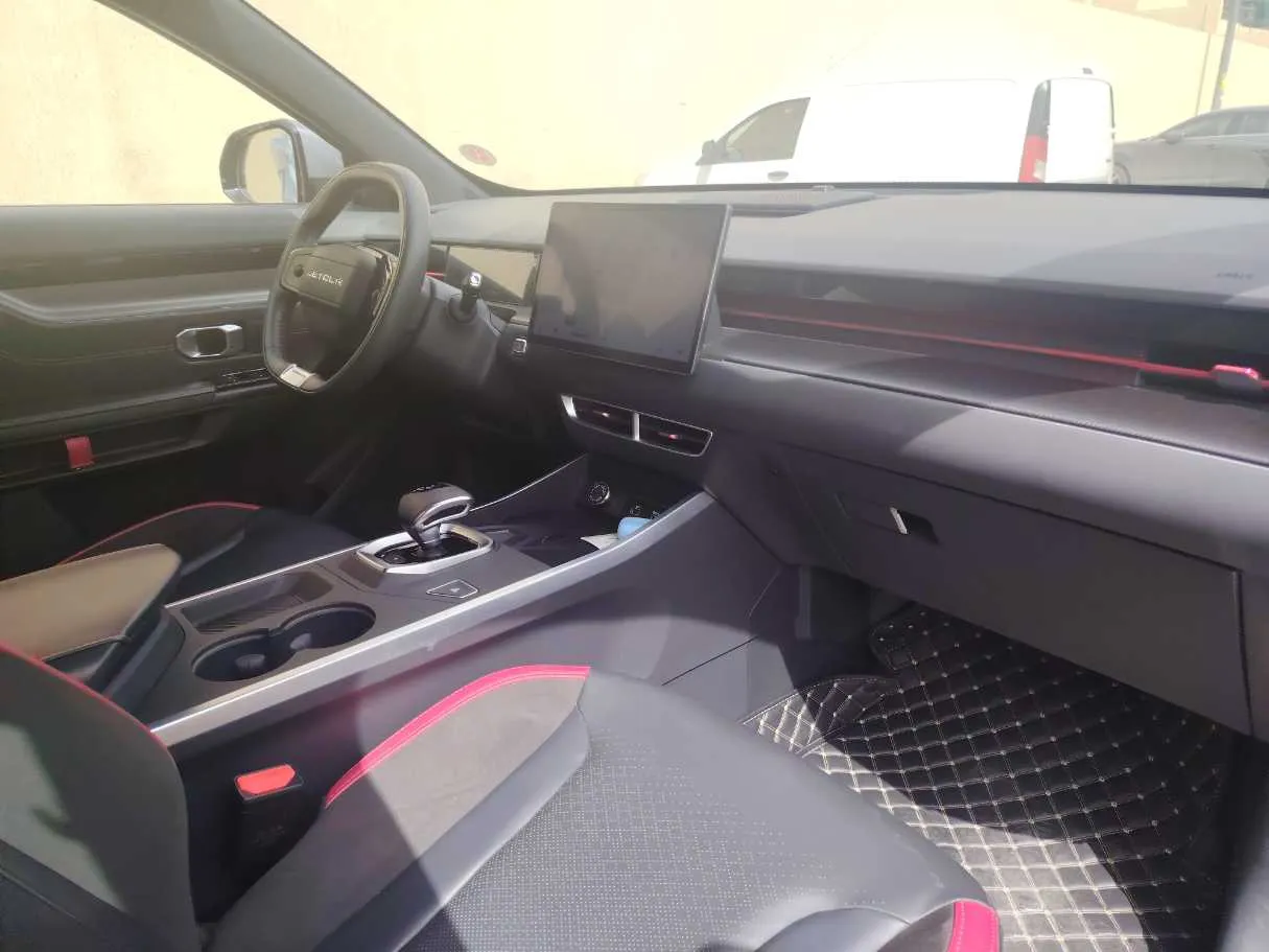 Car image 12
