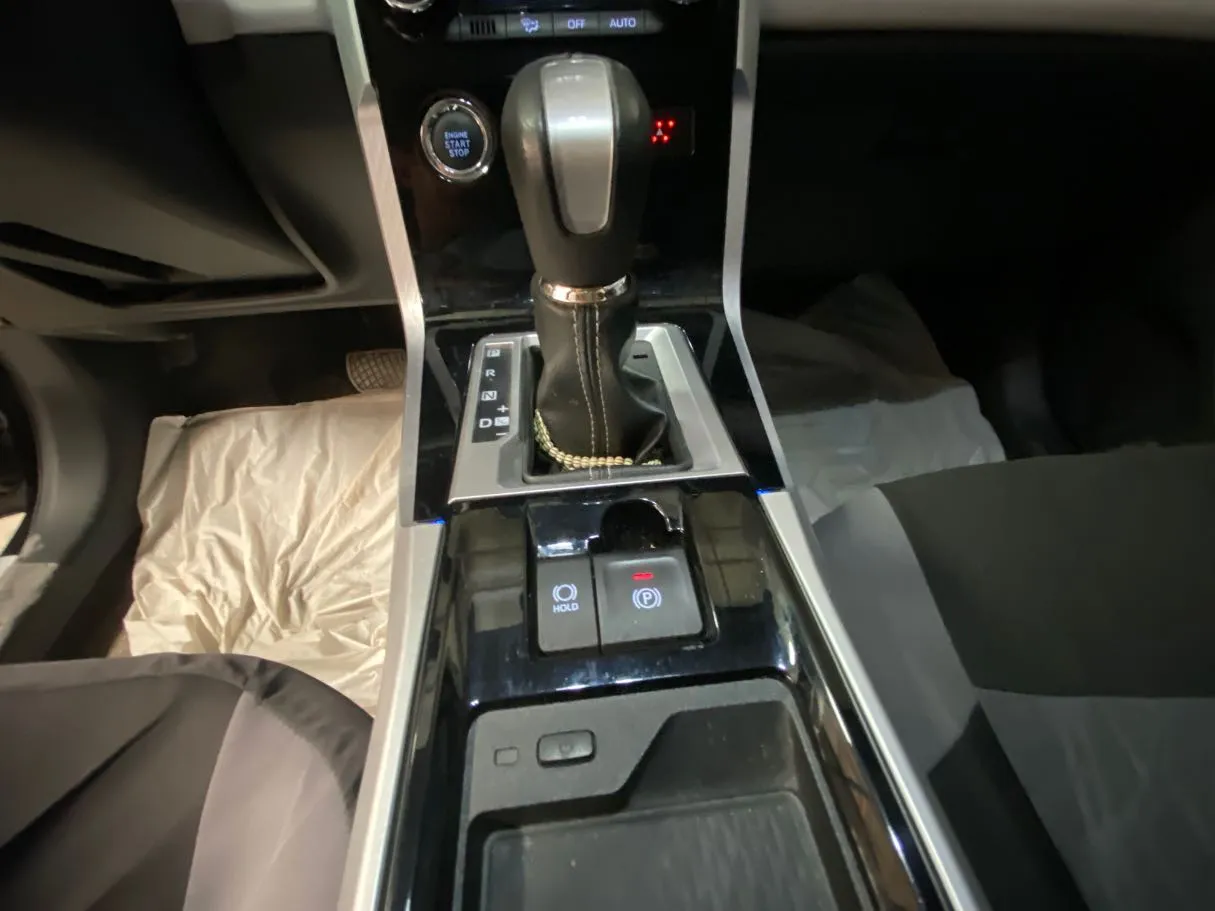 Car image 16
