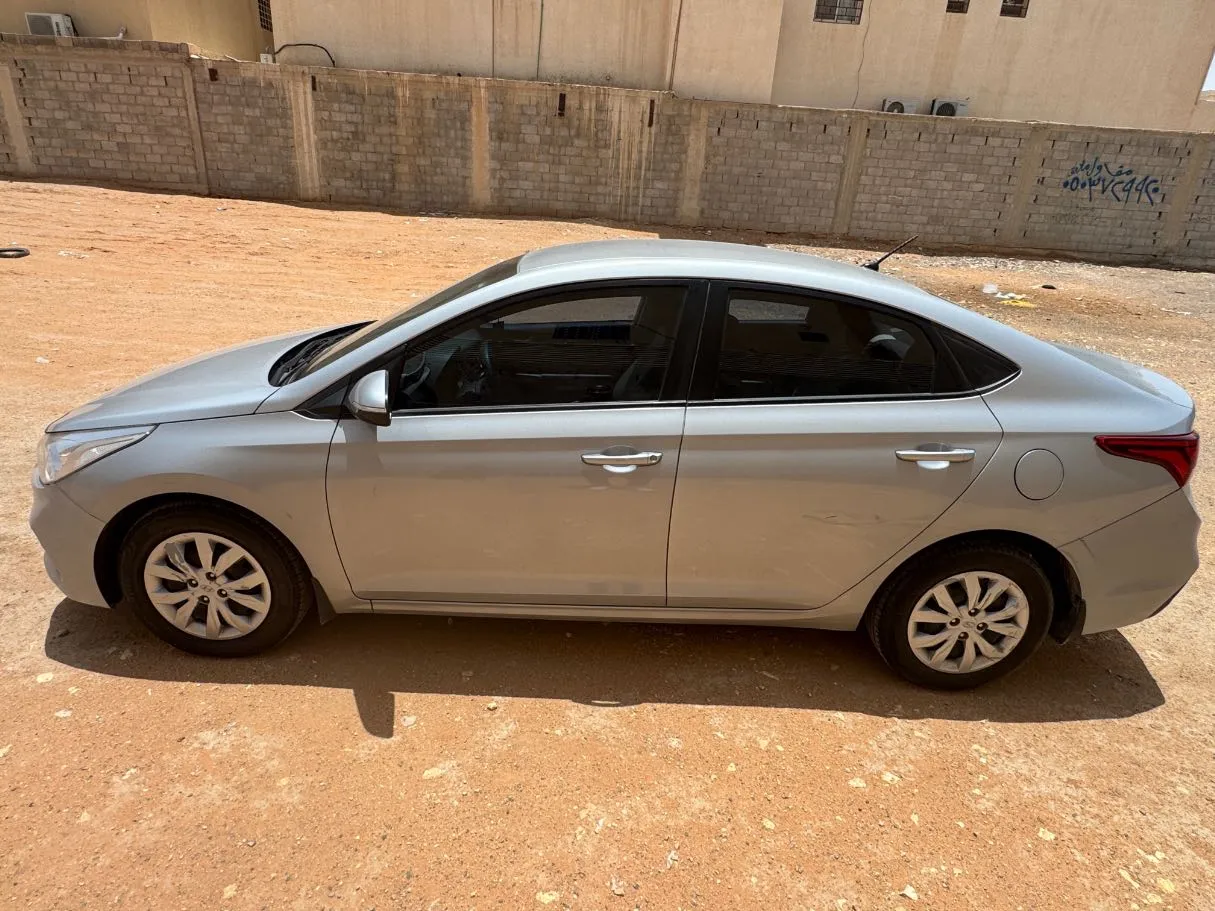 Car image 8