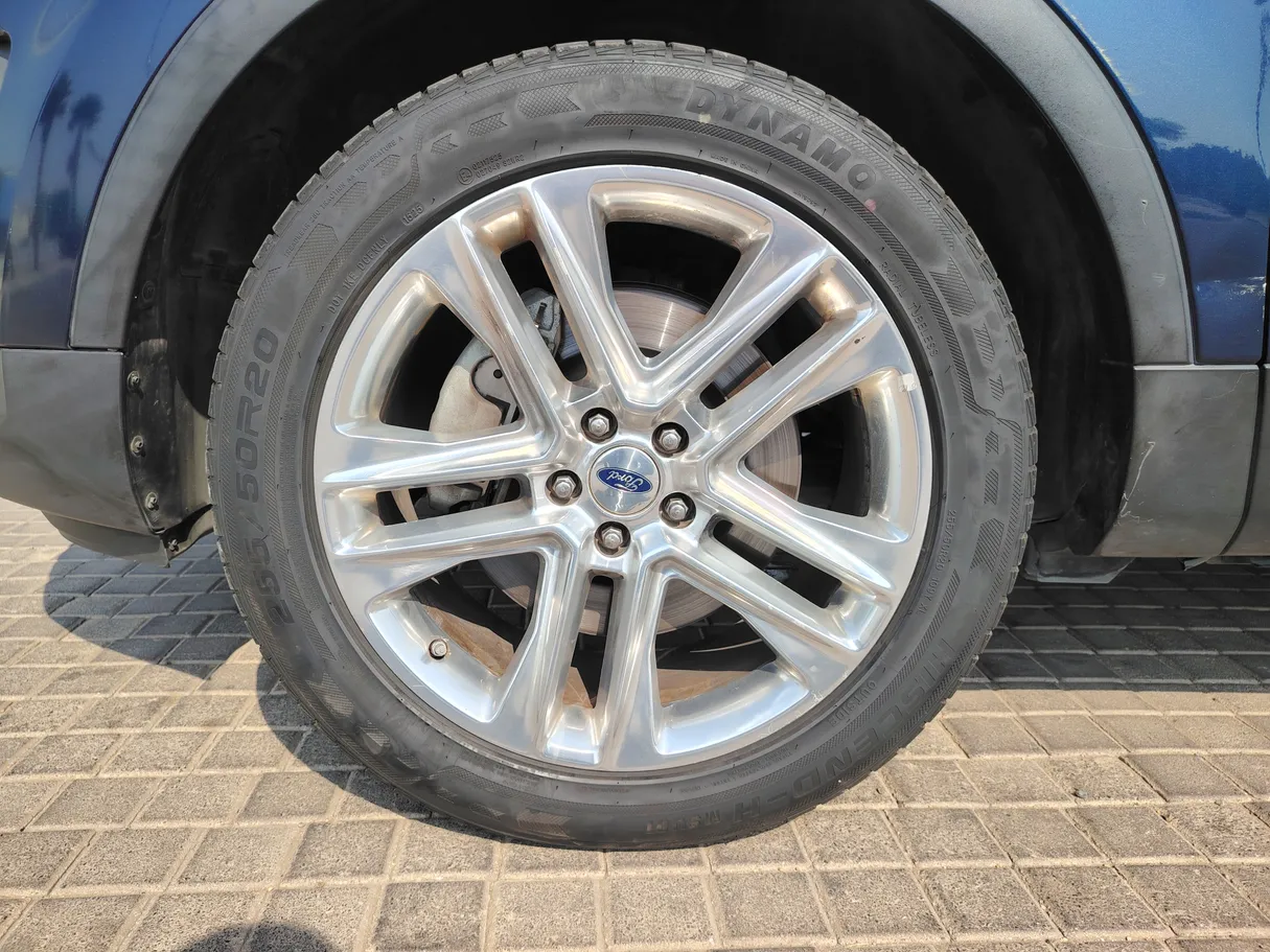 Car image 9