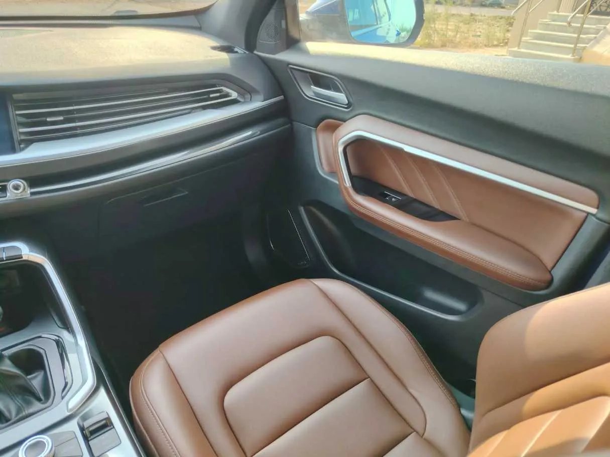 Car image 23