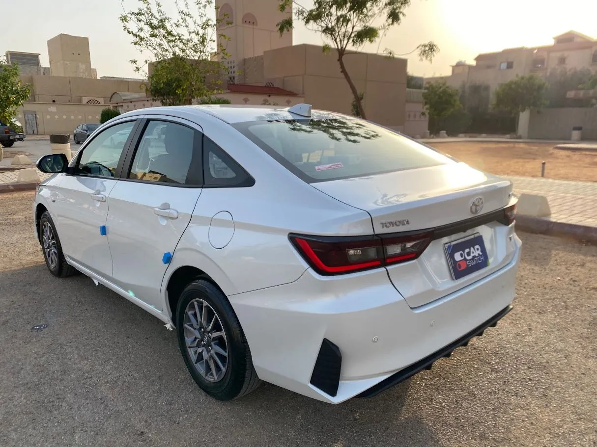 Car image 7