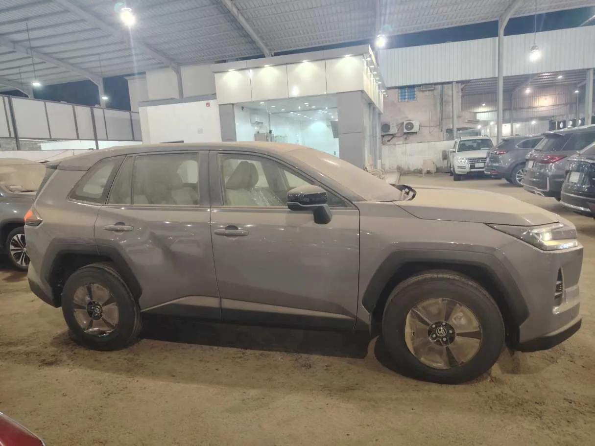 Car image 4