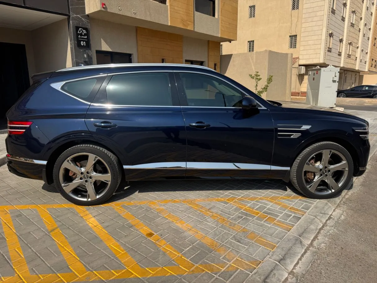 Car image 4