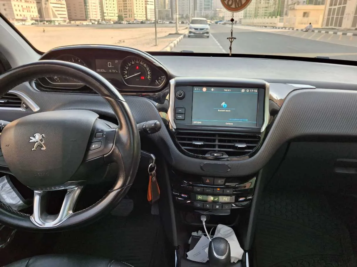Car image 16