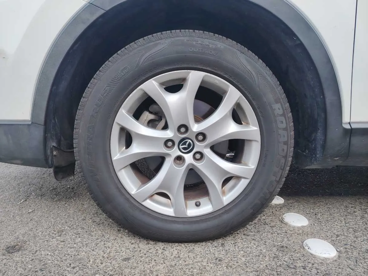 Car image 9