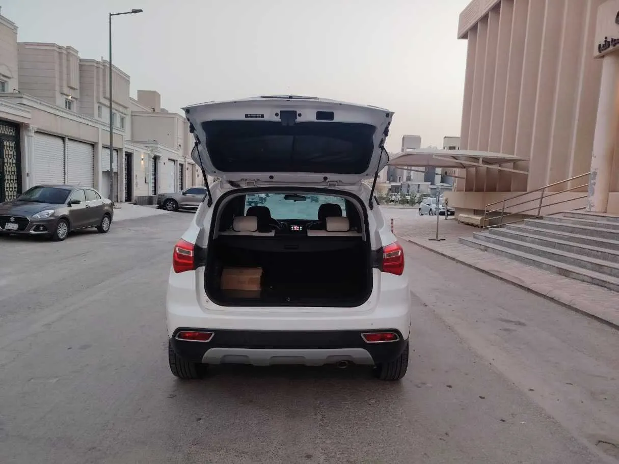 Car image 26