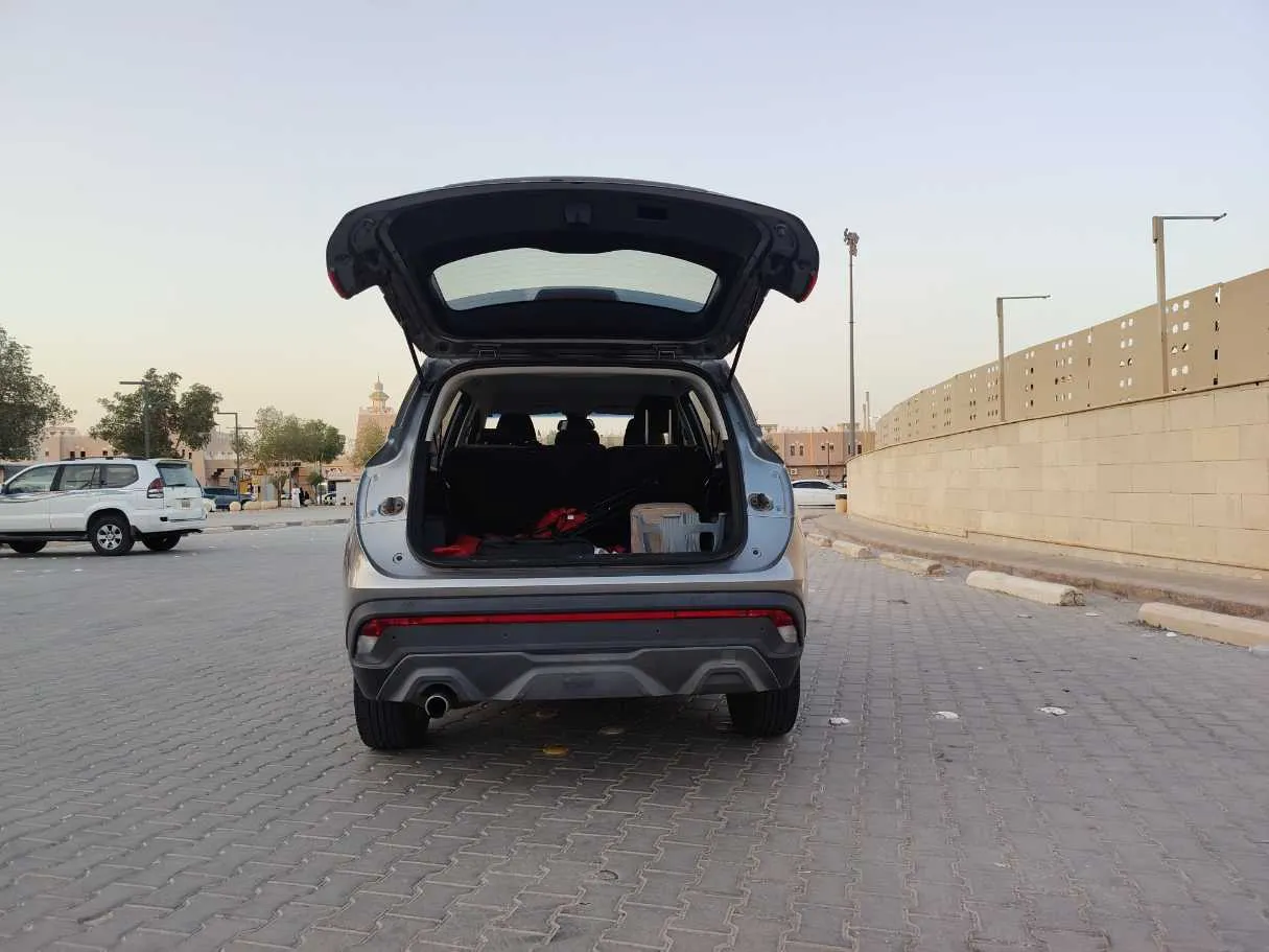 Car image 25