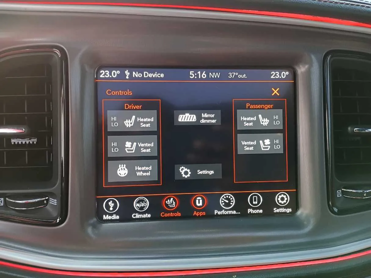 Car image 19