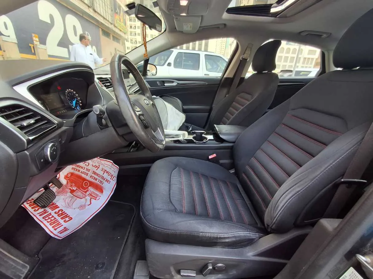 Car image 12