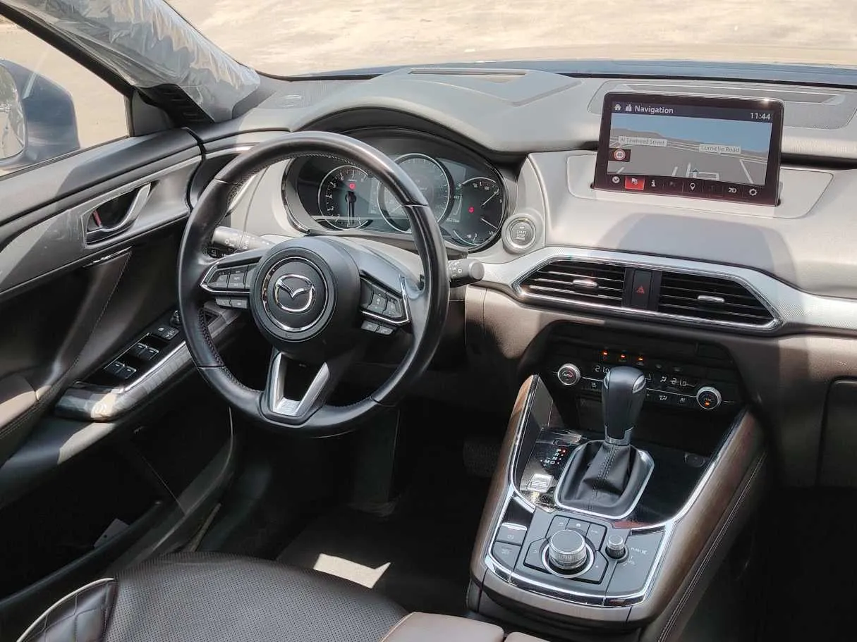 Car image 24