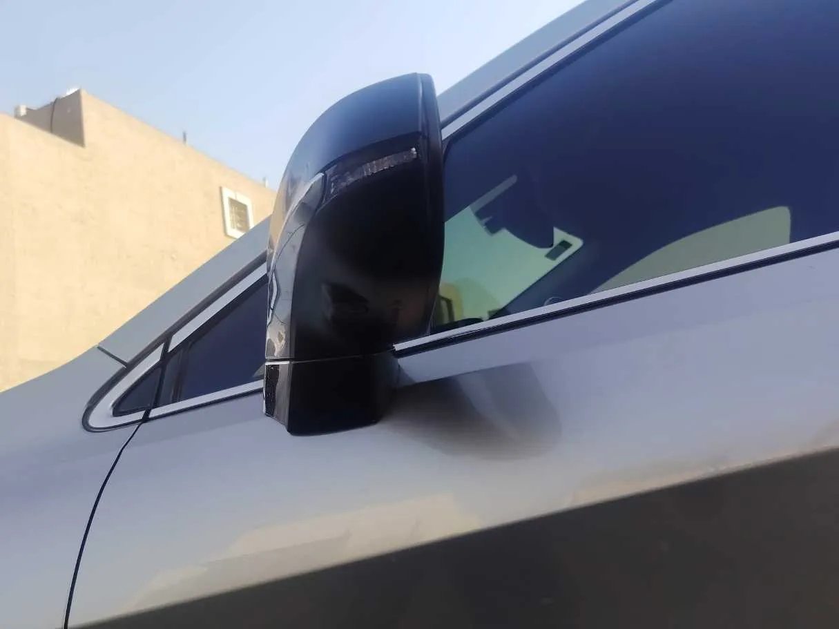 Car image 30