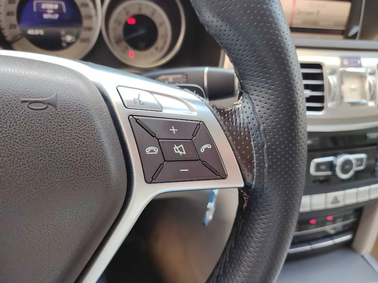 Car image 28