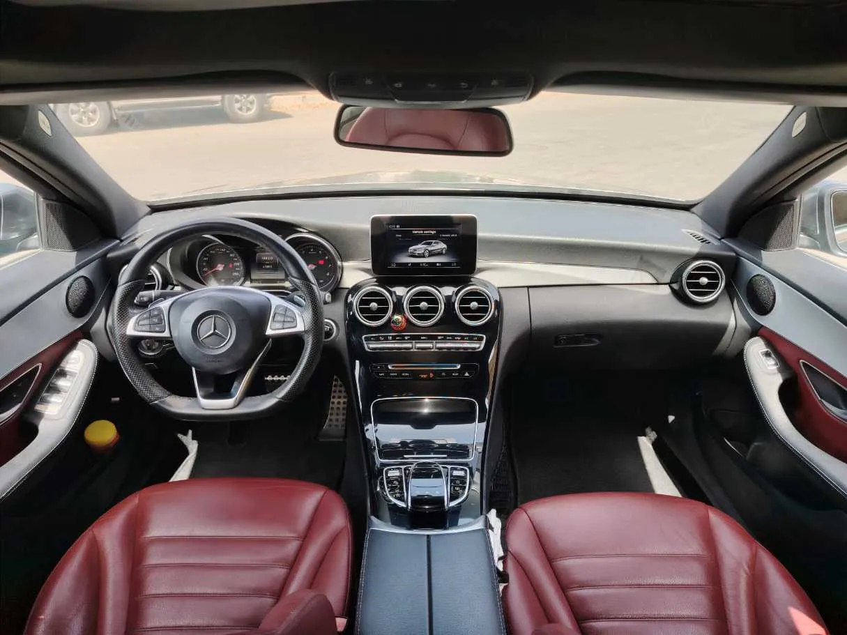 Car image 19