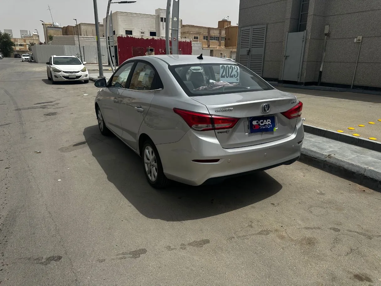 Car image 7