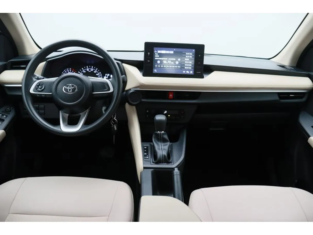 Car image 14