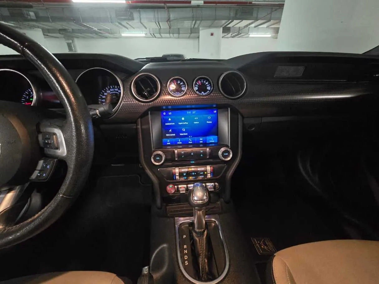 Car image 18