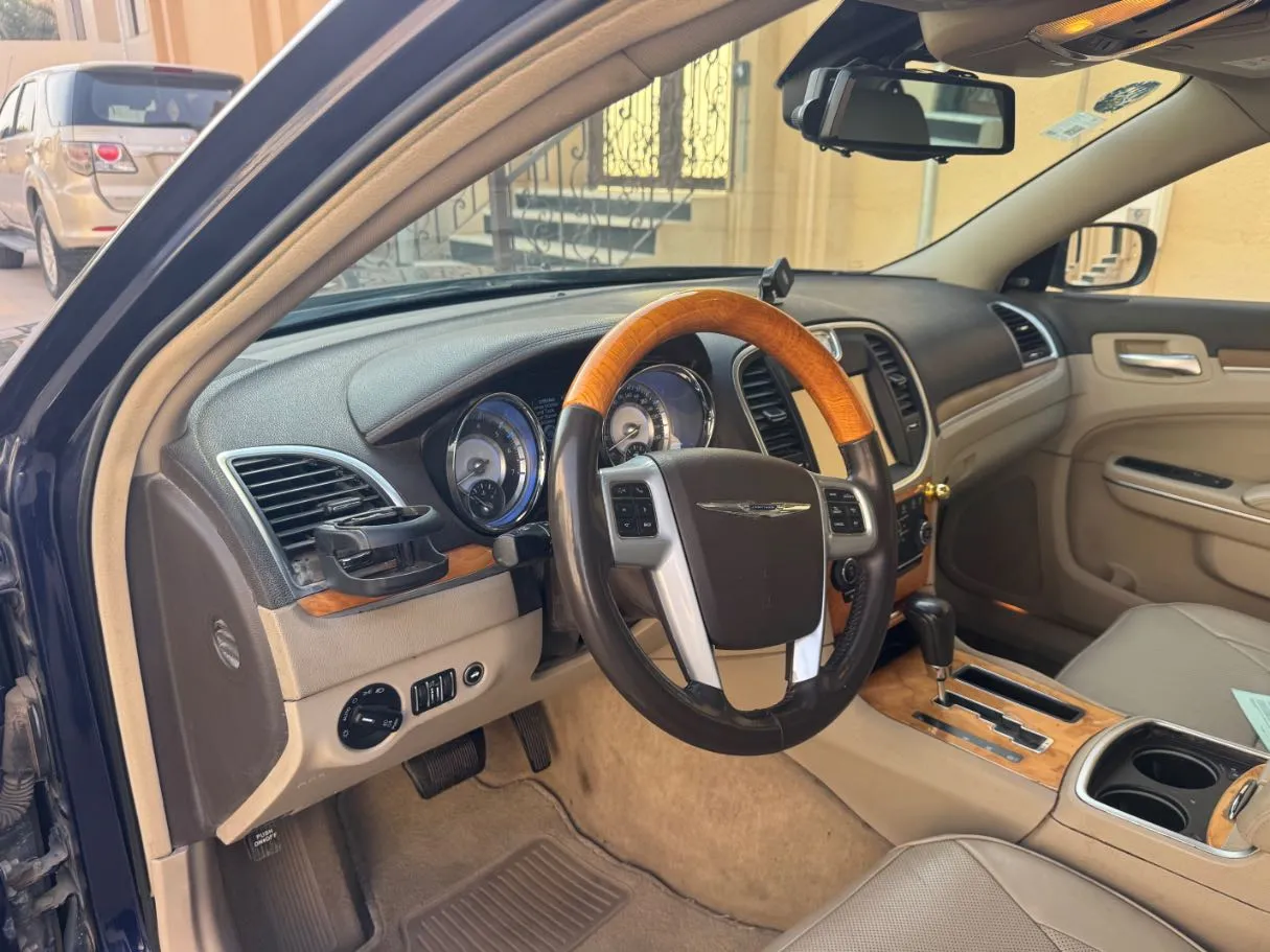 Car image 12