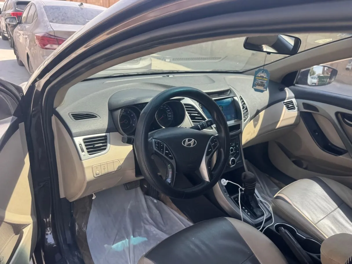 Car image 11