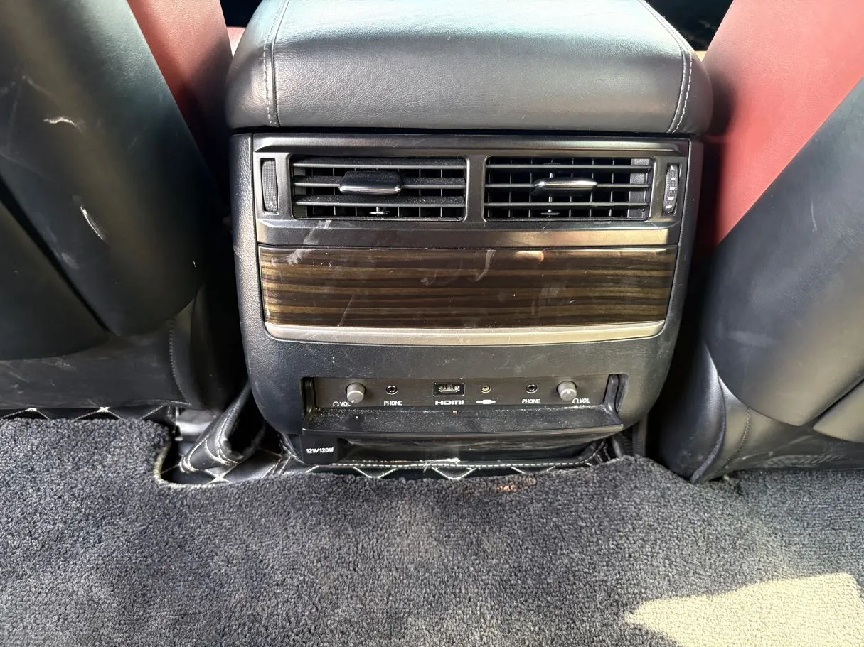 Car image 27