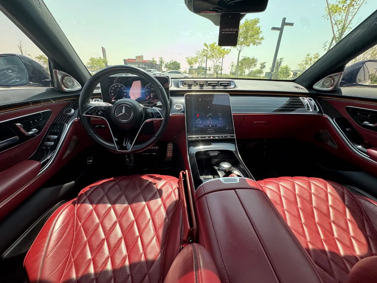 Car image 14