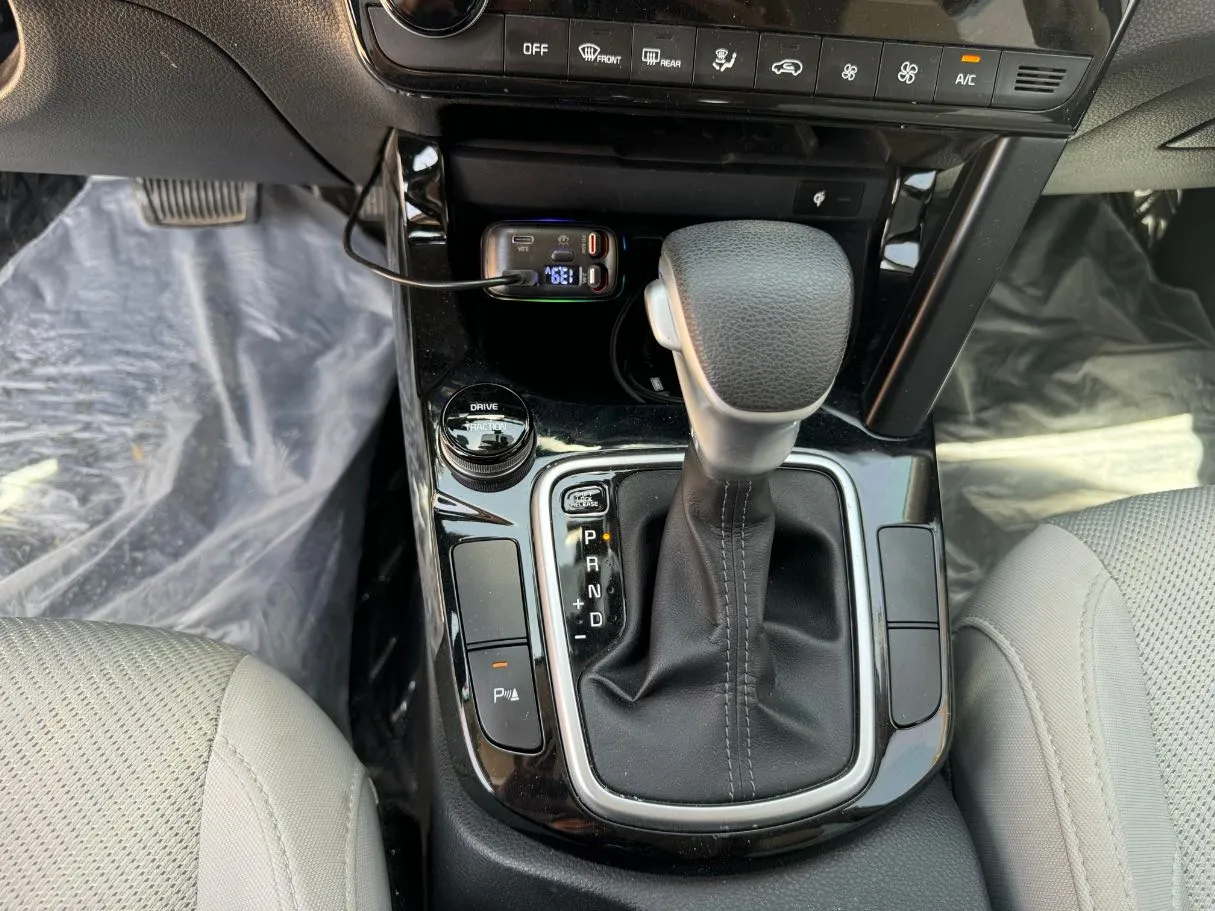 Car image 17