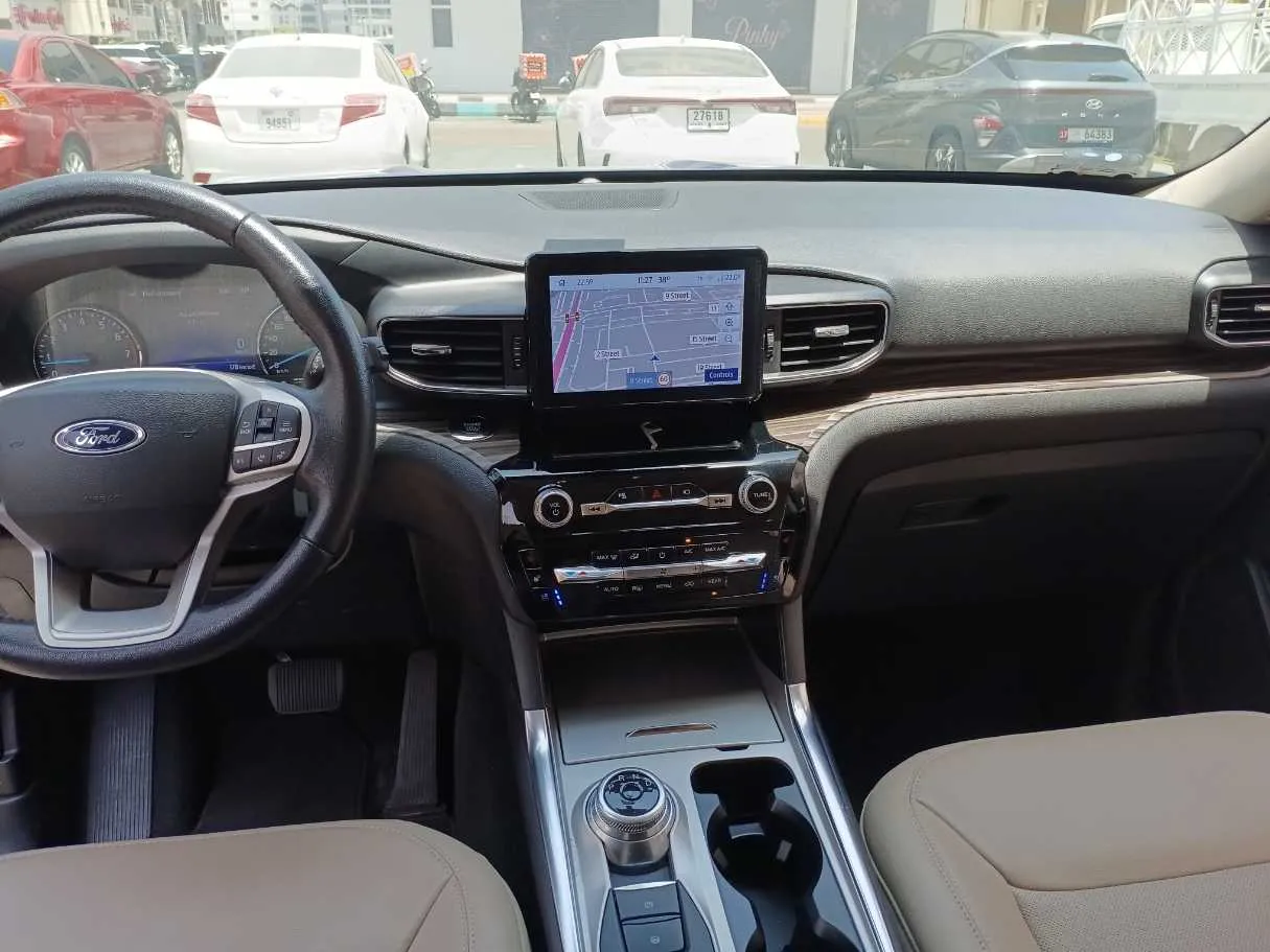 Car image 18