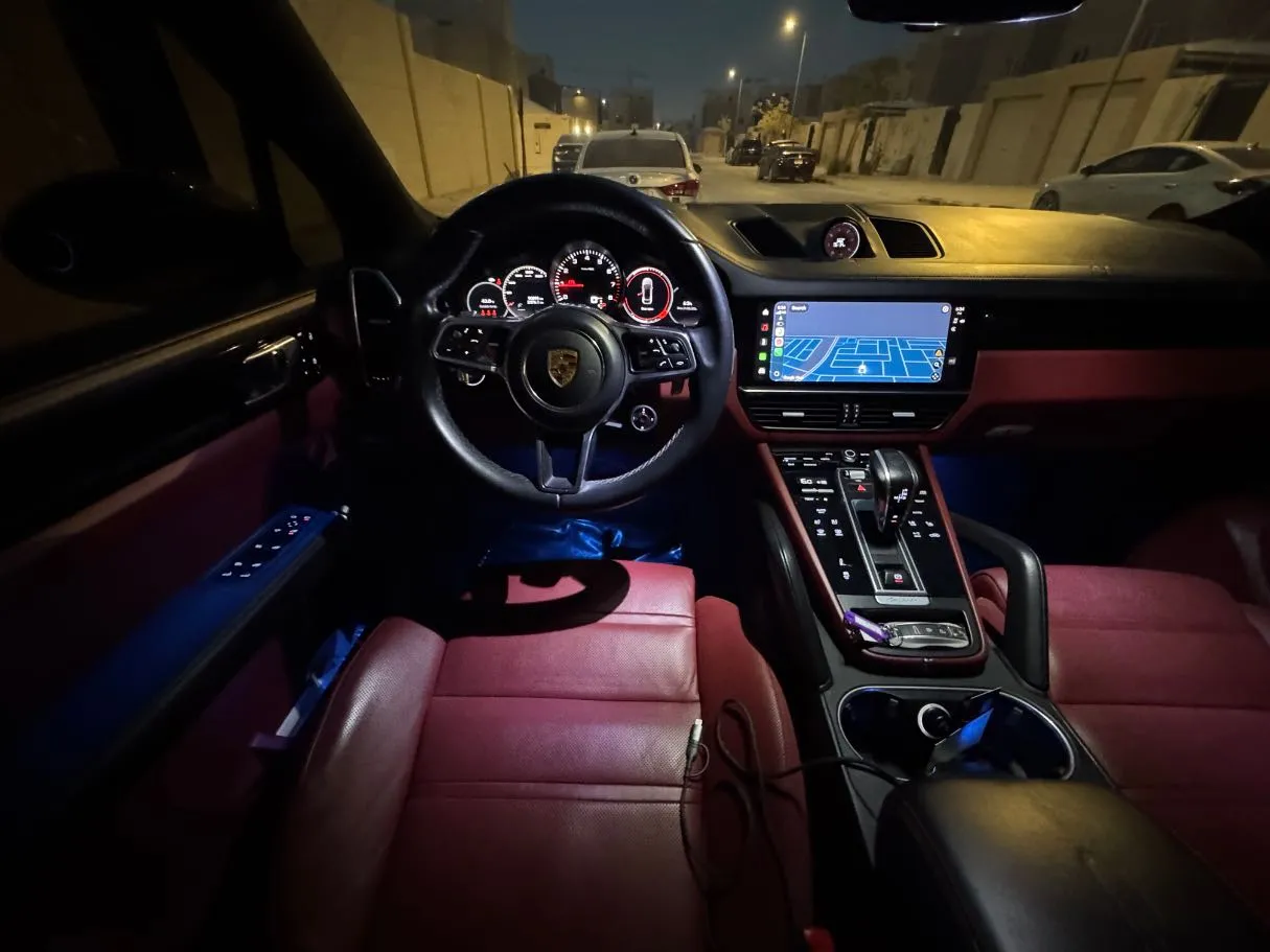Car image 16