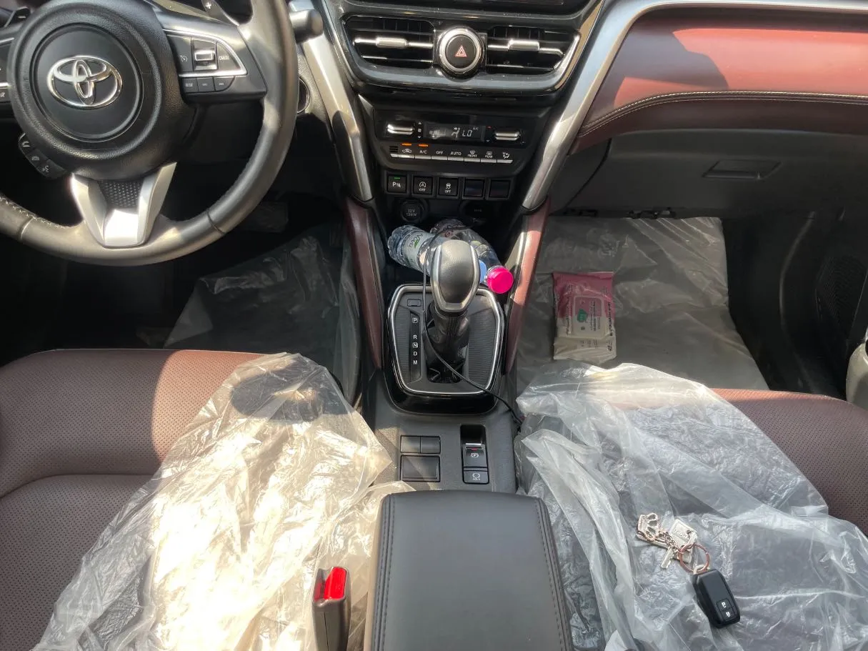Car image 18