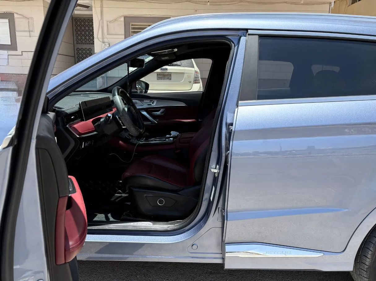 Car image 12