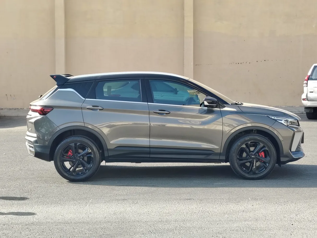 Car image 4