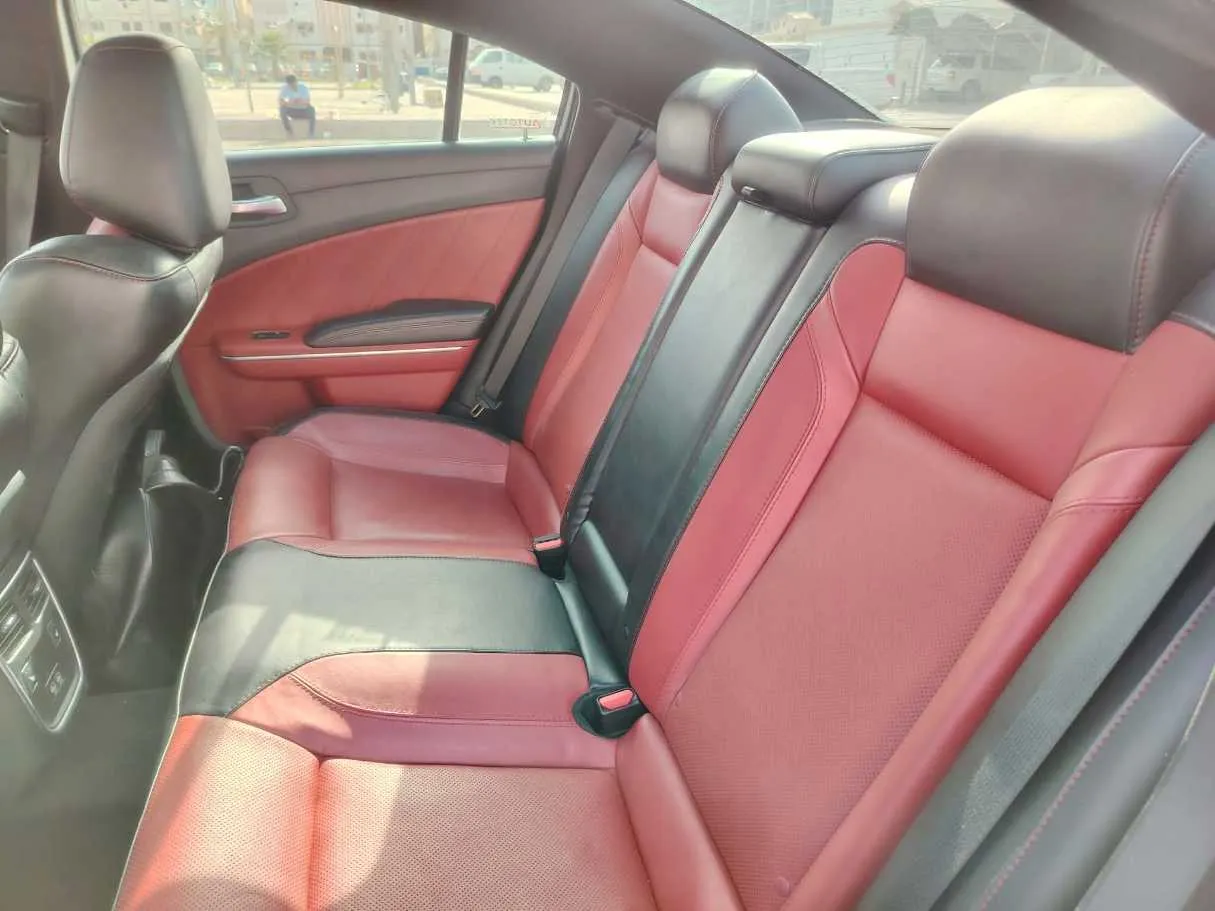 Car image 18