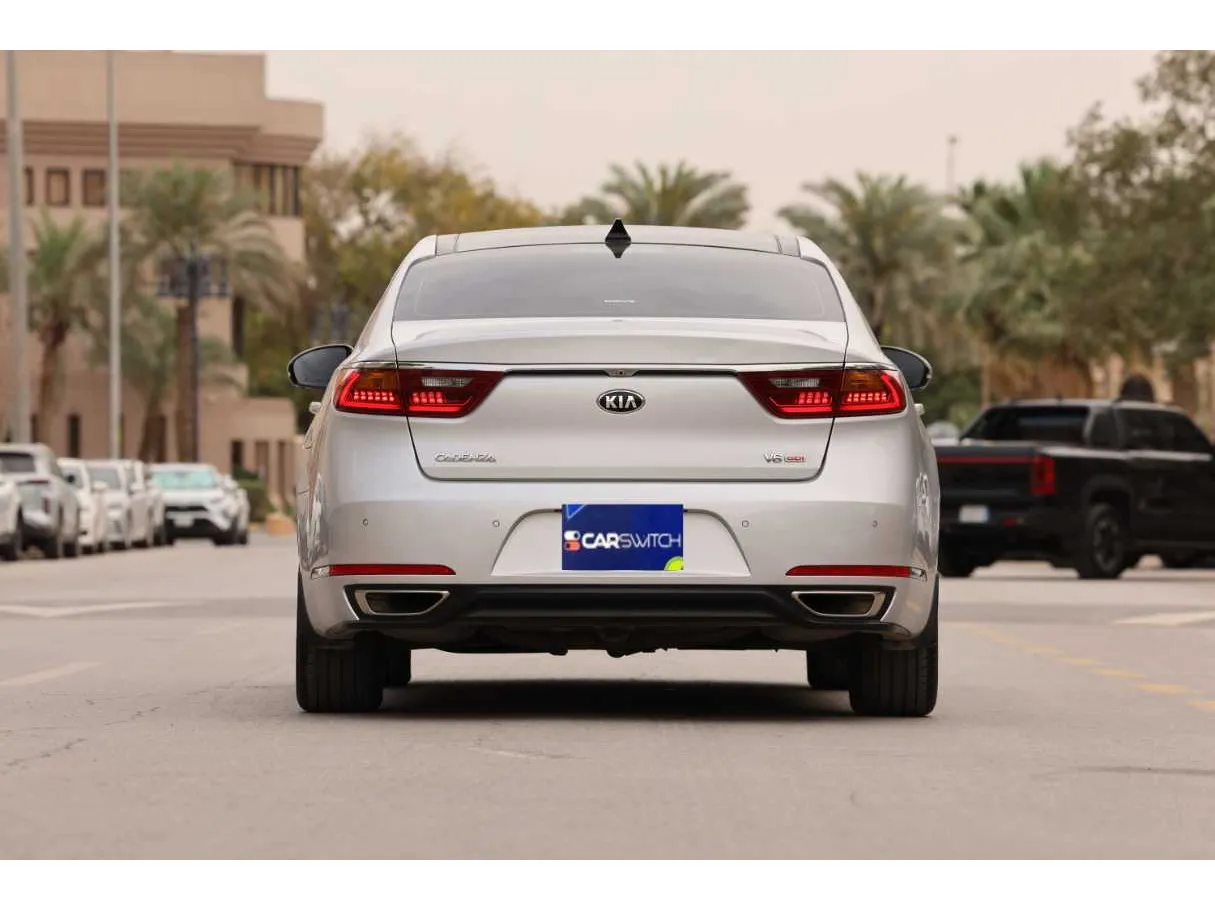 Car image 13