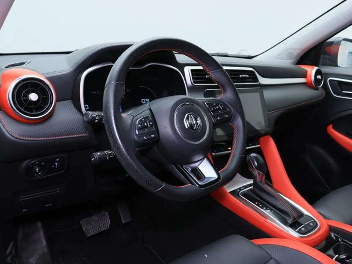 Car image 4