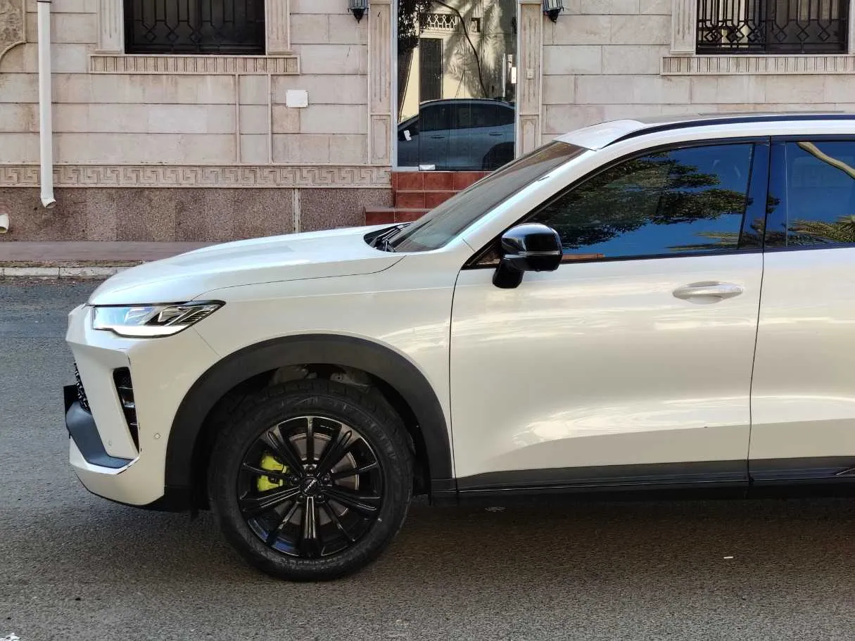 Car image 9