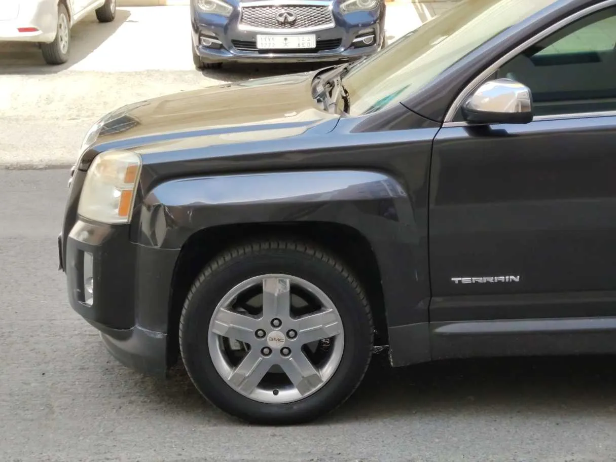 Car image 9