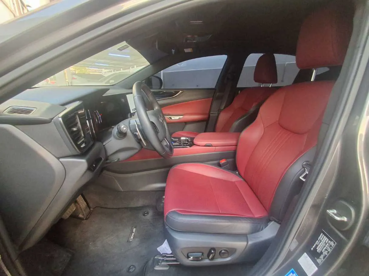 Car image 11