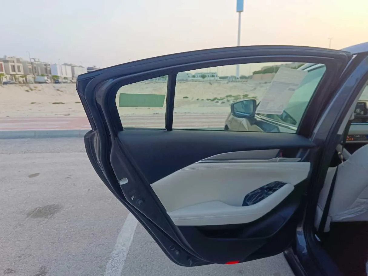 Car image 20