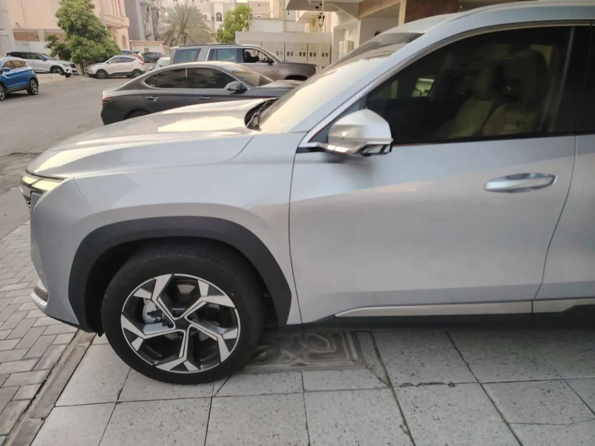 Car image 9