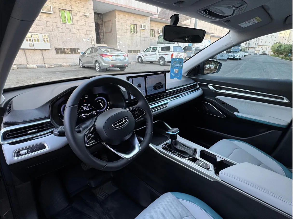 Car image 5