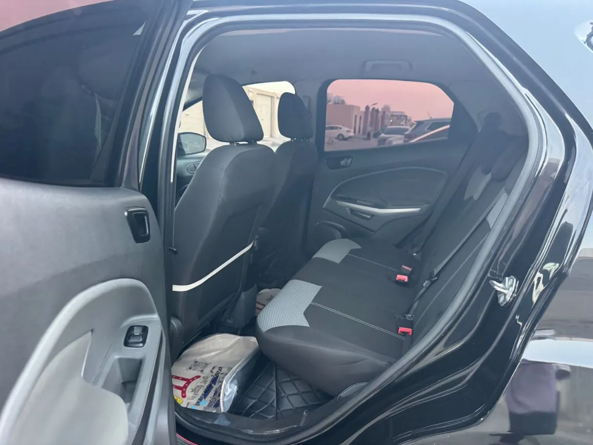 Car image 13